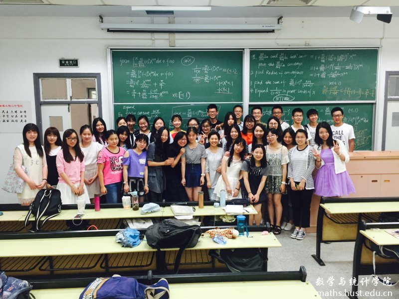 2016年6月吴娥子与员工合影.jpg 2016年6月吴娥子与员工合影.jpg