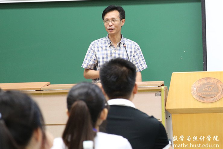 张显文老师讲话.jpg 张显文老师讲话.jpg